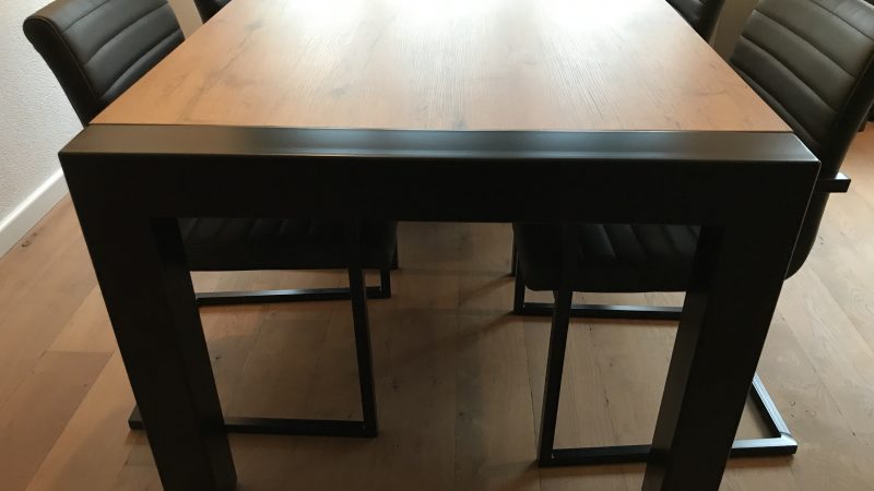 eetkamertafel